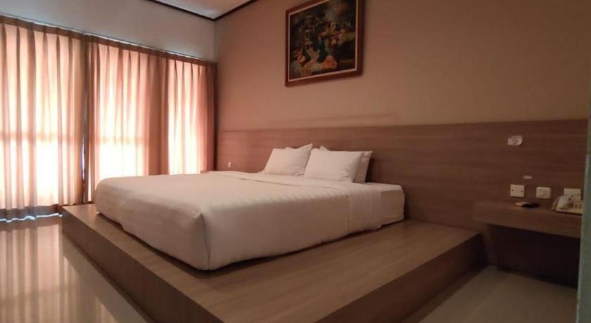Surya Kencana Seaside Hotel Pangandaran Exterior photo